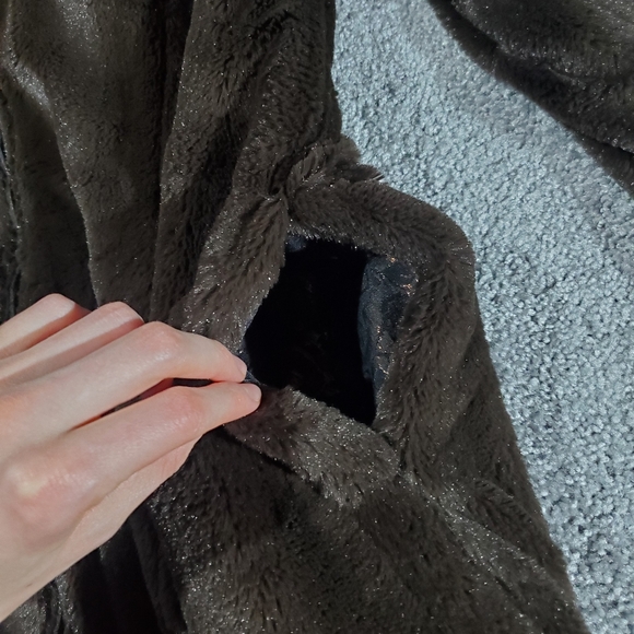 IMAN Reversible Fur Coat - Picture 6 of 13